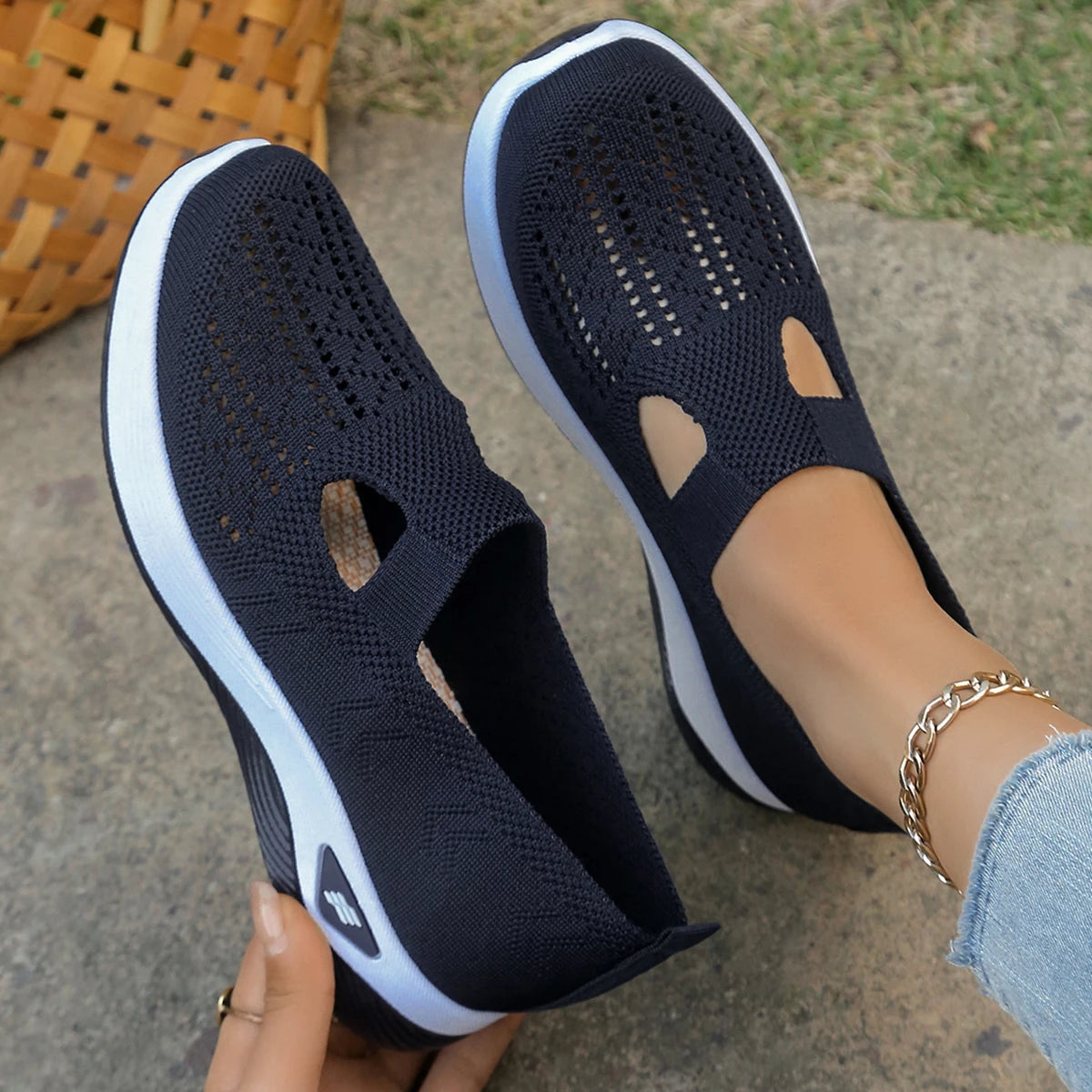 Women’s Lightweight Casual Flat Sneakers