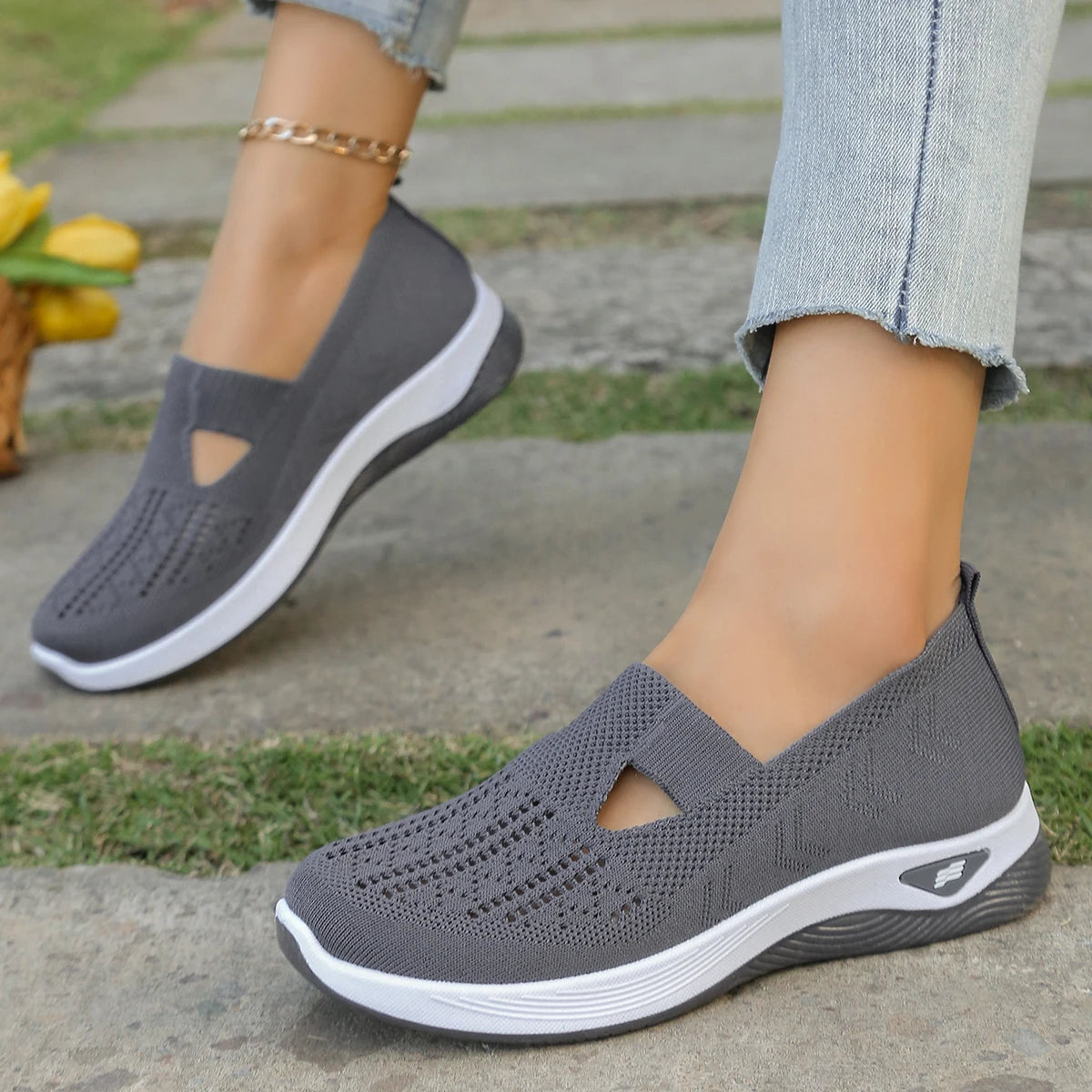 Women’s Lightweight Casual Flat Sneakers