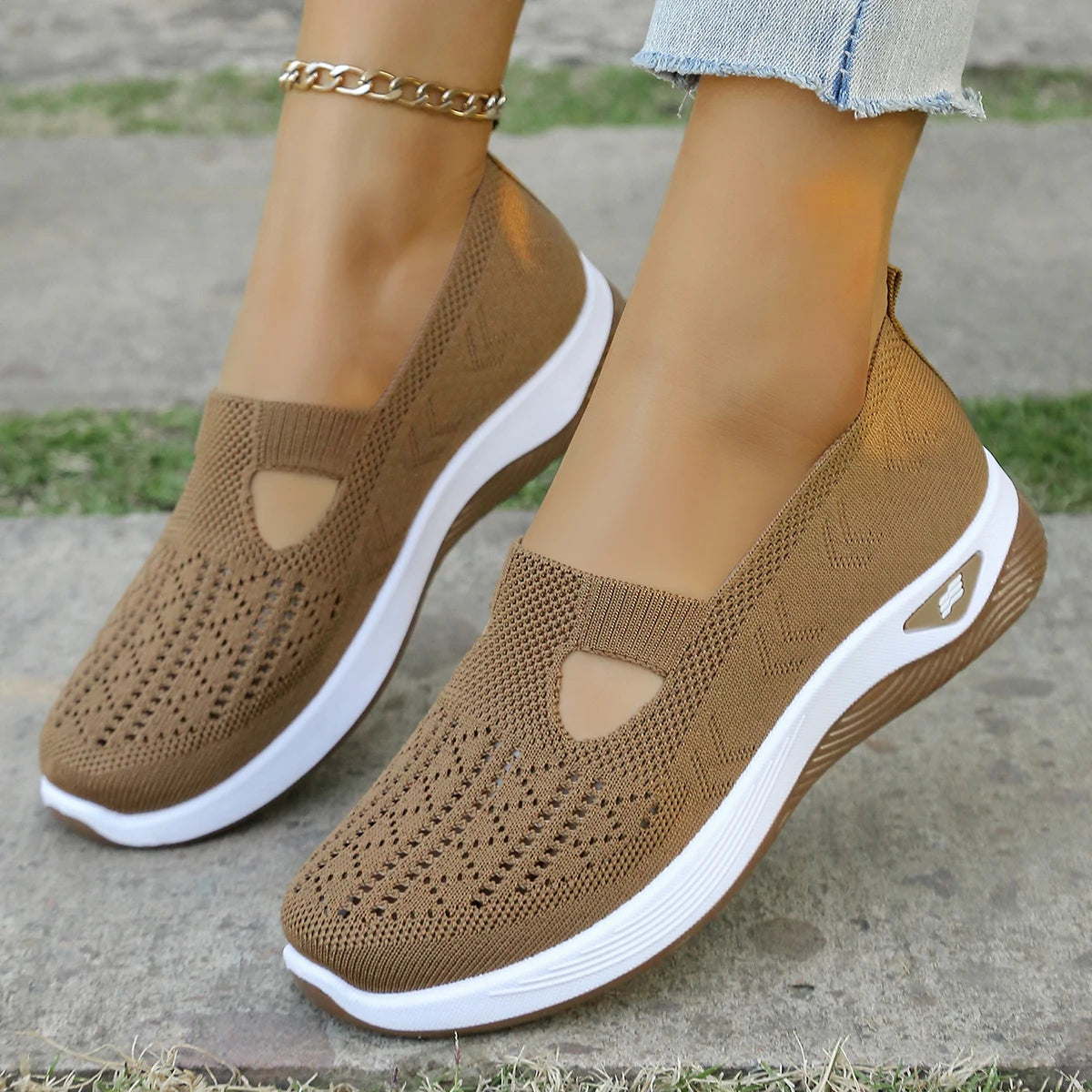 Women’s Lightweight Casual Flat Sneakers