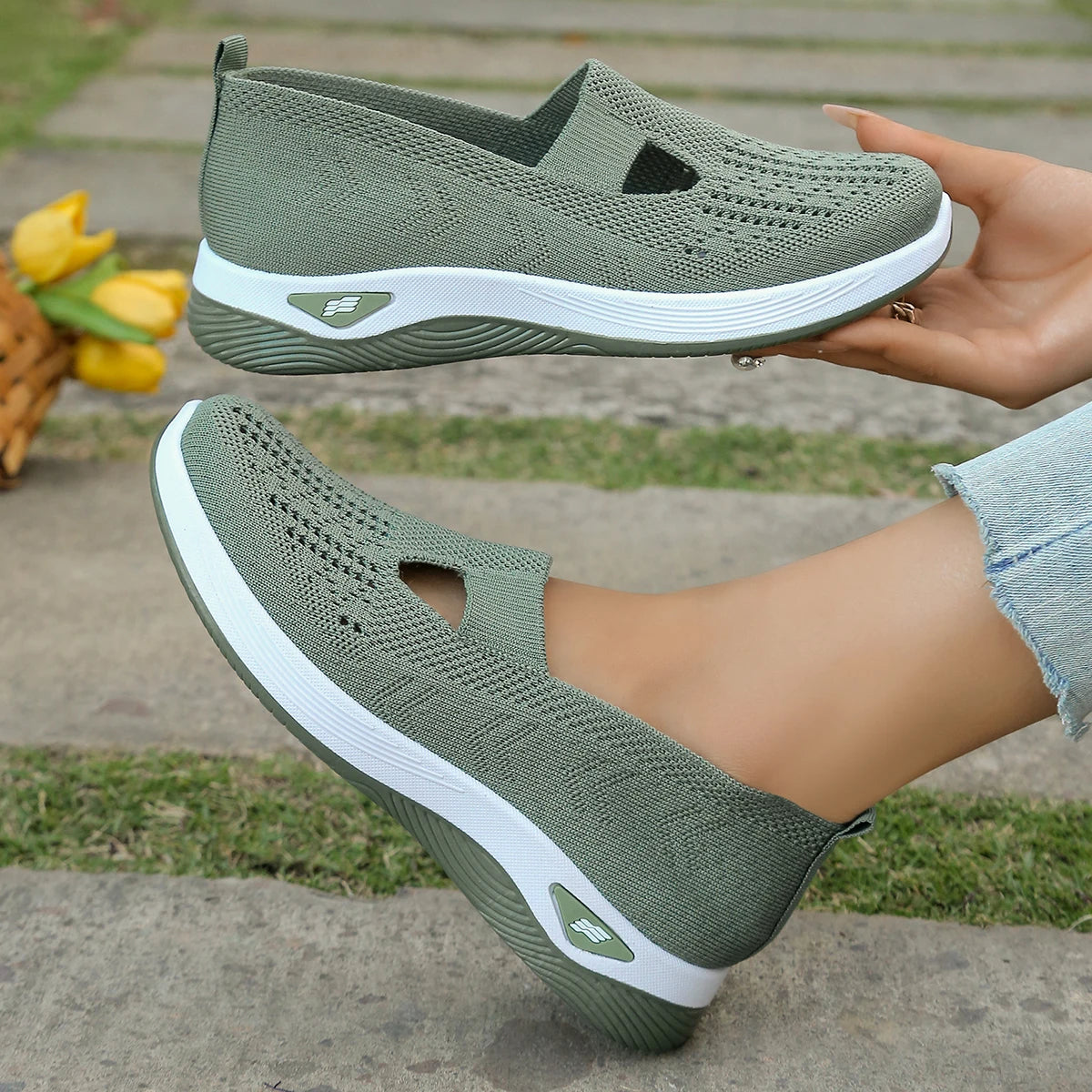 Women’s Lightweight Casual Flat Sneakers
